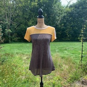 gray and yellow shirt